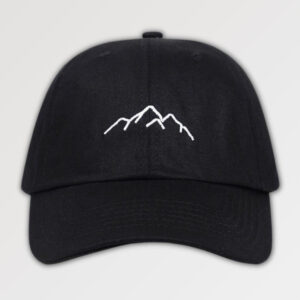 gorra negra minimalista